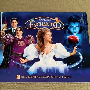 WALT DISNEY PICTURES PRESENTS 🐦ENCHANTED🐿